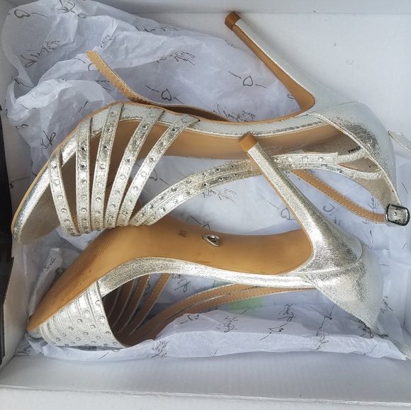 Silver shoes - Picture 3 of 7